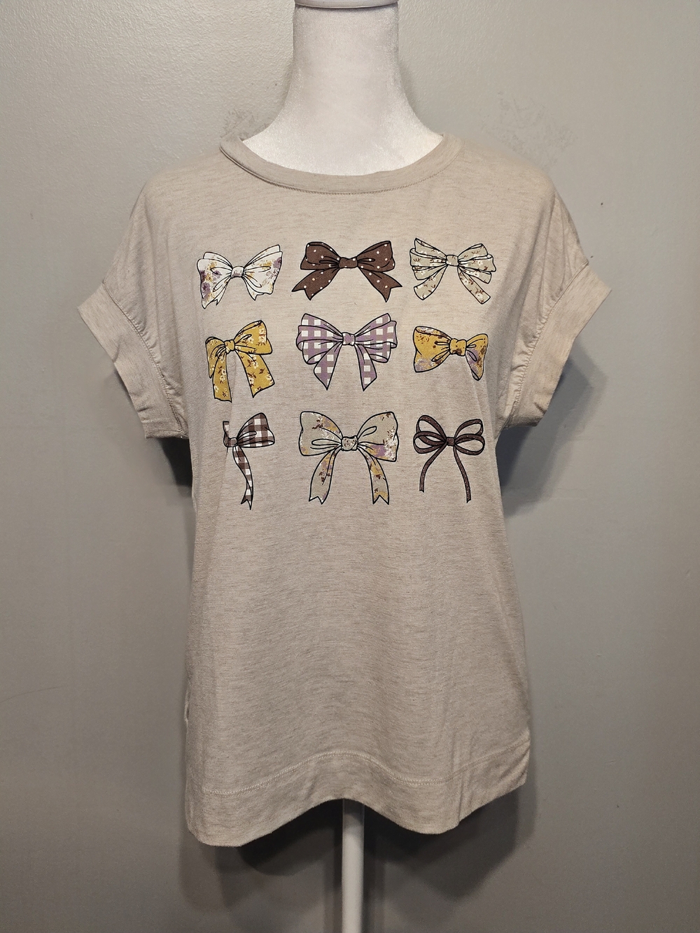 Beige Bow Graphic Short Sleeve Blouse